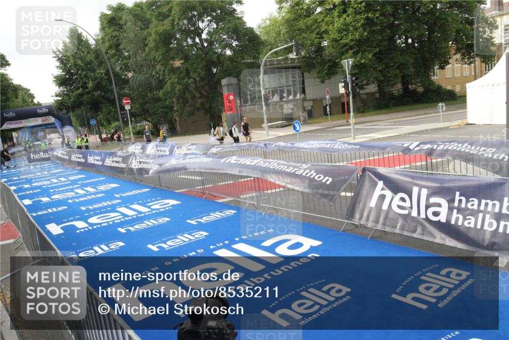 29.06.2025 - hella hamburg halbmarathon Michael Strokosch http://msf.ph/oto/8535211 29.06.2025 08:38:24 Ziel  meine-sportfotos.de