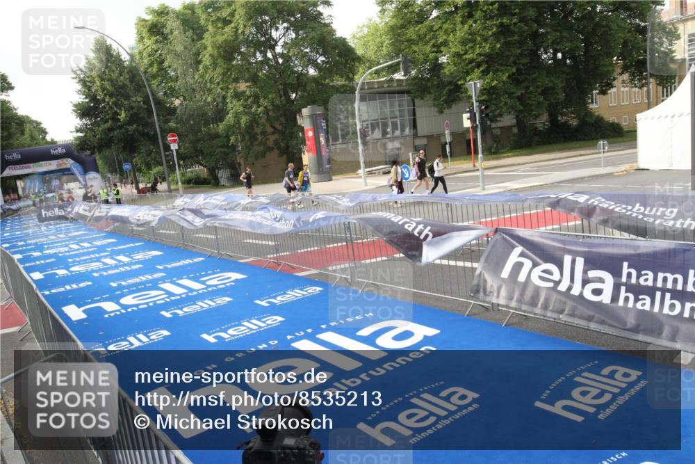 29.06.2025 - hella hamburg halbmarathon Michael Strokosch http://msf.ph/oto/8535213 29.06.2025 08:38:28 Ziel  meine-sportfotos.de