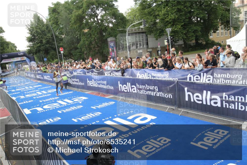 29.06.2025 - hella hamburg halbmarathon Michael Strokosch http://msf.ph/oto/8535241 29.06.2025 10:02:25 Ziel  meine-sportfotos.de