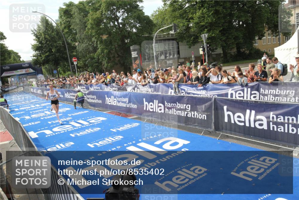 29.06.2025 - hella hamburg halbmarathon Michael Strokosch http://msf.ph/oto/8535402 29.06.2025 10:15:50 Ziel  meine-sportfotos.de