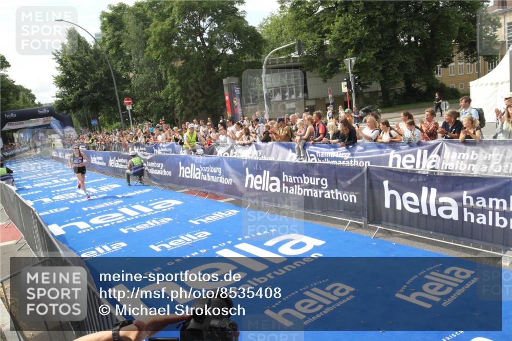 29.06.2025 - hella hamburg halbmarathon Michael Strokosch http://msf.ph/oto/8535408 29.06.2025 10:16:14 Ziel  meine-sportfotos.de