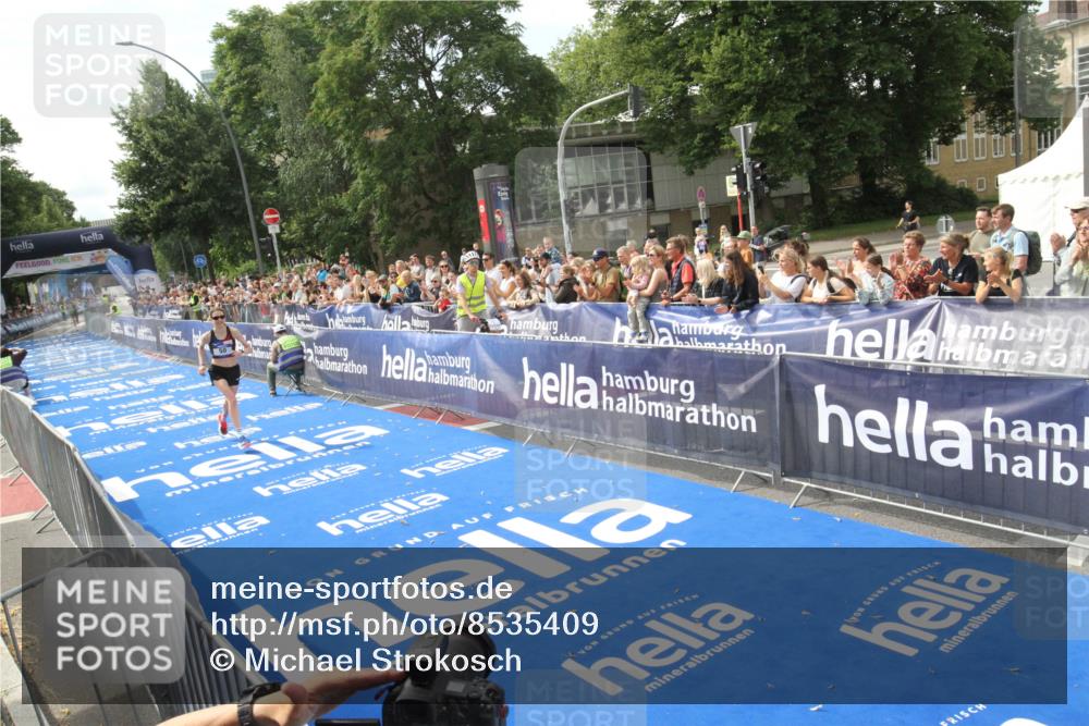 29.06.2025 - hella hamburg halbmarathon Michael Strokosch http://msf.ph/oto/8535409 29.06.2025 10:16:14 Ziel  meine-sportfotos.de