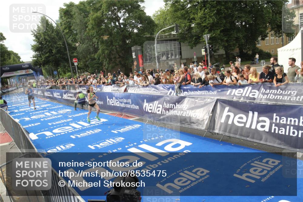 29.06.2025 - hella hamburg halbmarathon Michael Strokosch http://msf.ph/oto/8535475 29.06.2025 10:19:12 Ziel  meine-sportfotos.de