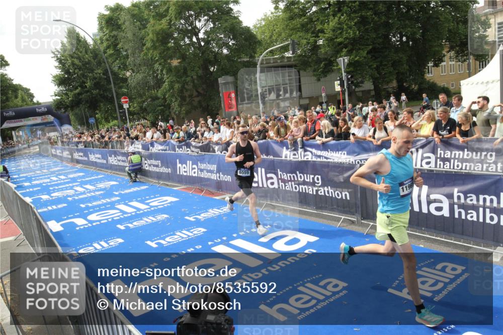 29.06.2025 - hella hamburg halbmarathon Michael Strokosch http://msf.ph/oto/8535592 29.06.2025 10:21:45 Ziel  meine-sportfotos.de