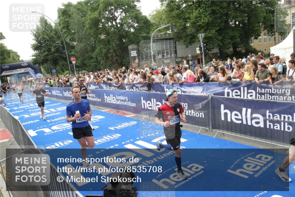 29.06.2025 - hella hamburg halbmarathon Michael Strokosch http://msf.ph/oto/8535708 29.06.2025 10:42:44 Ziel  meine-sportfotos.de