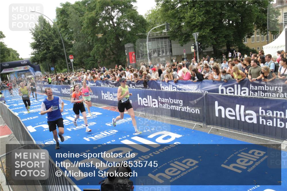 29.06.2025 - hella hamburg halbmarathon Michael Strokosch http://msf.ph/oto/8535745 29.06.2025 10:42:57 Ziel  meine-sportfotos.de