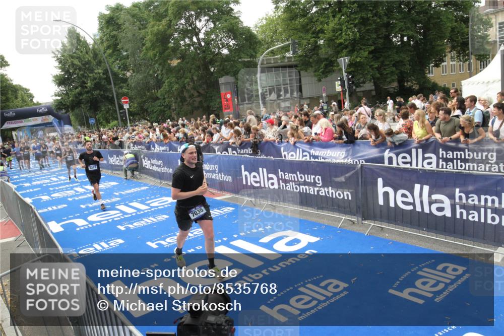 29.06.2025 - hella hamburg halbmarathon Michael Strokosch http://msf.ph/oto/8535768 29.06.2025 10:43:05 Ziel  meine-sportfotos.de