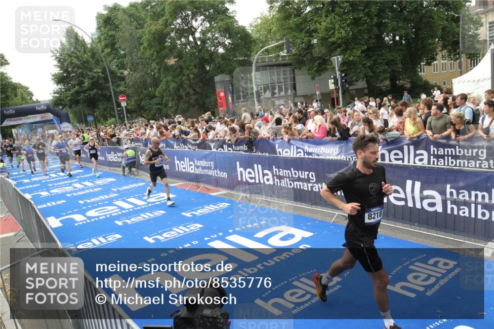 29.06.2025 - hella hamburg halbmarathon Michael Strokosch http://msf.ph/oto/8535776 29.06.2025 10:43:07 Ziel  meine-sportfotos.de