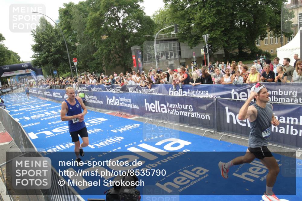 29.06.2025 - hella hamburg halbmarathon Michael Strokosch http://msf.ph/oto/8535790 29.06.2025 10:23:34 Ziel  meine-sportfotos.de