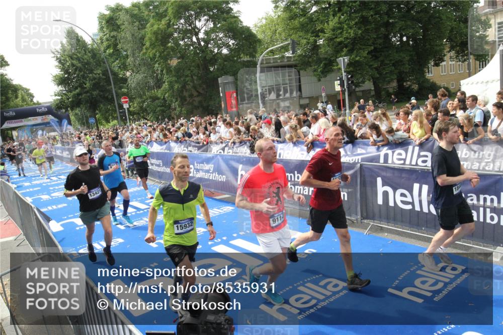 29.06.2025 - hella hamburg halbmarathon Michael Strokosch http://msf.ph/oto/8535931 29.06.2025 10:43:46 Ziel  meine-sportfotos.de