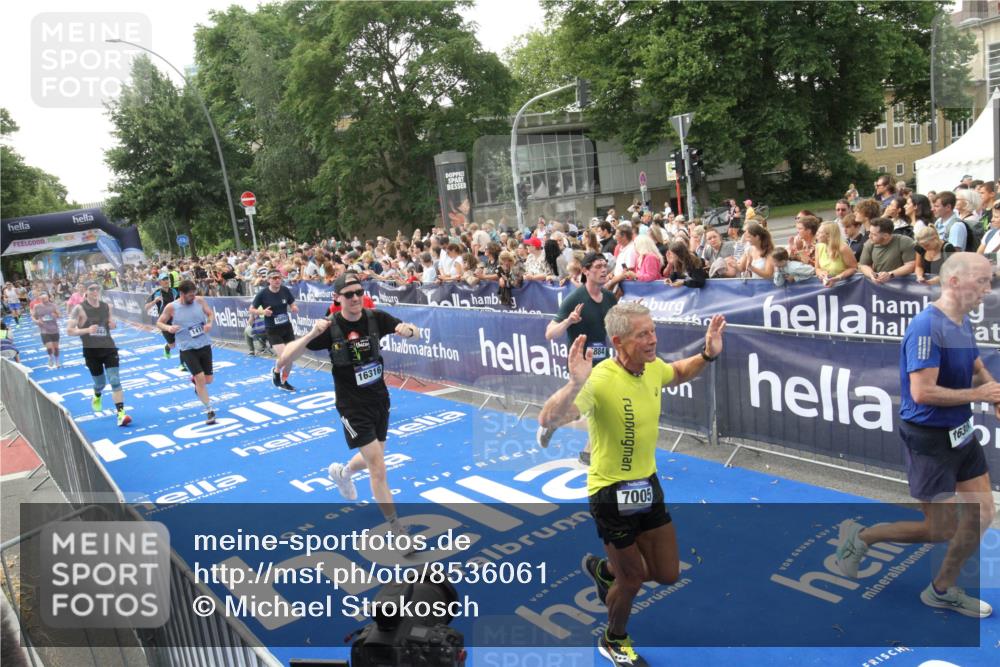 29.06.2025 - hella hamburg halbmarathon Michael Strokosch http://msf.ph/oto/8536061 29.06.2025 10:44:21 Ziel  meine-sportfotos.de