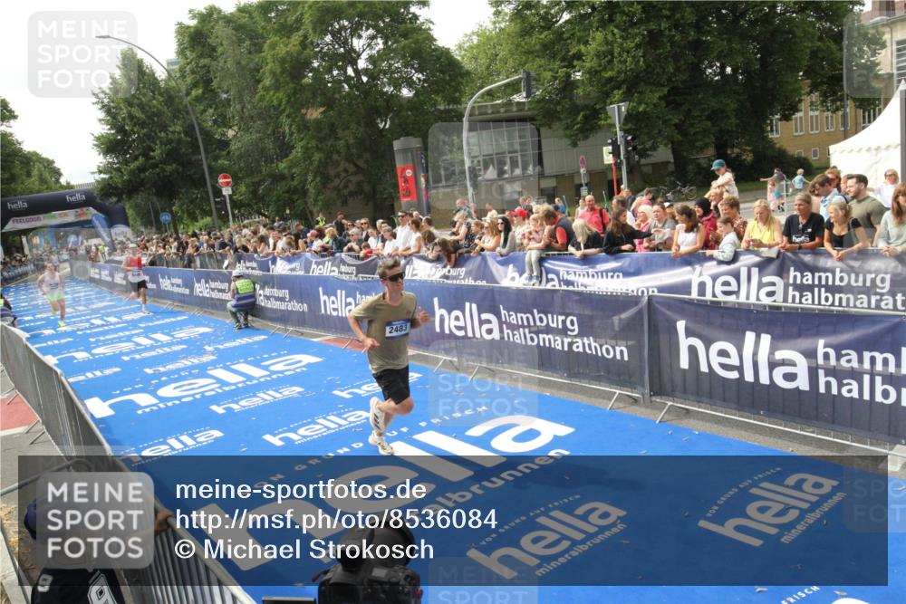 29.06.2025 - hella hamburg halbmarathon Michael Strokosch http://msf.ph/oto/8536084 29.06.2025 10:25:08 Ziel  meine-sportfotos.de