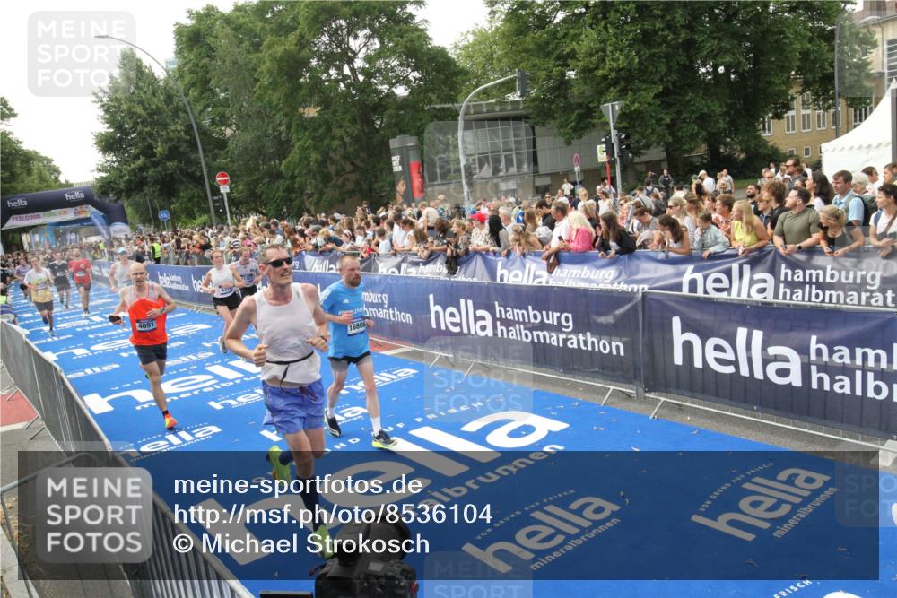 29.06.2025 - hella hamburg halbmarathon Michael Strokosch http://msf.ph/oto/8536104 29.06.2025 10:44:31 Ziel  meine-sportfotos.de