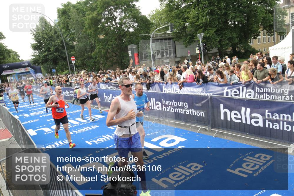 29.06.2025 - hella hamburg halbmarathon Michael Strokosch http://msf.ph/oto/8536106 29.06.2025 10:44:32 Ziel  meine-sportfotos.de