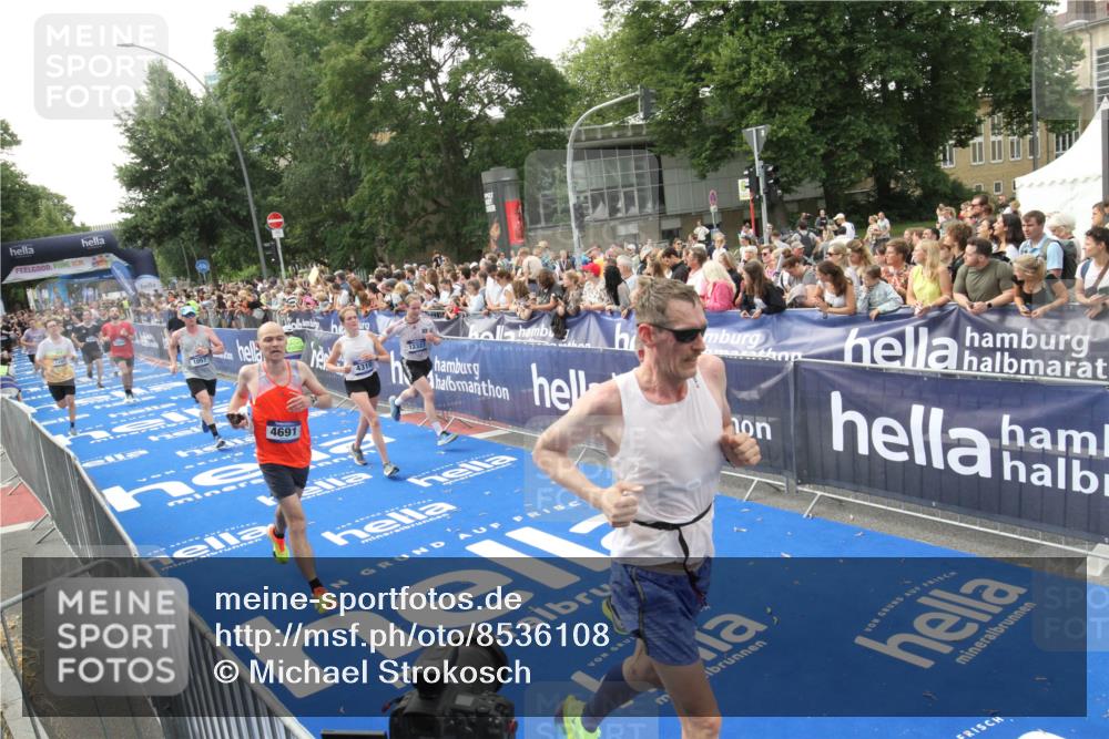 29.06.2025 - hella hamburg halbmarathon Michael Strokosch http://msf.ph/oto/8536108 29.06.2025 10:44:32 Ziel  meine-sportfotos.de