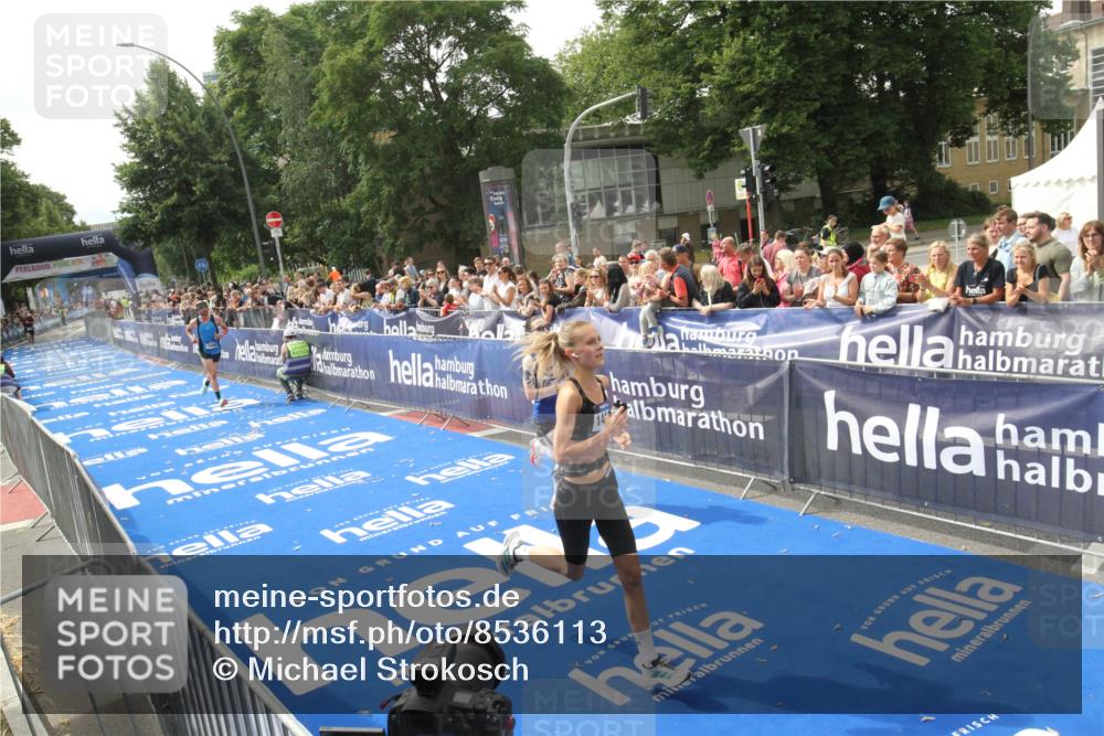 29.06.2025 - hella hamburg halbmarathon Michael Strokosch http://msf.ph/oto/8536113 29.06.2025 10:25:20 Ziel  meine-sportfotos.de