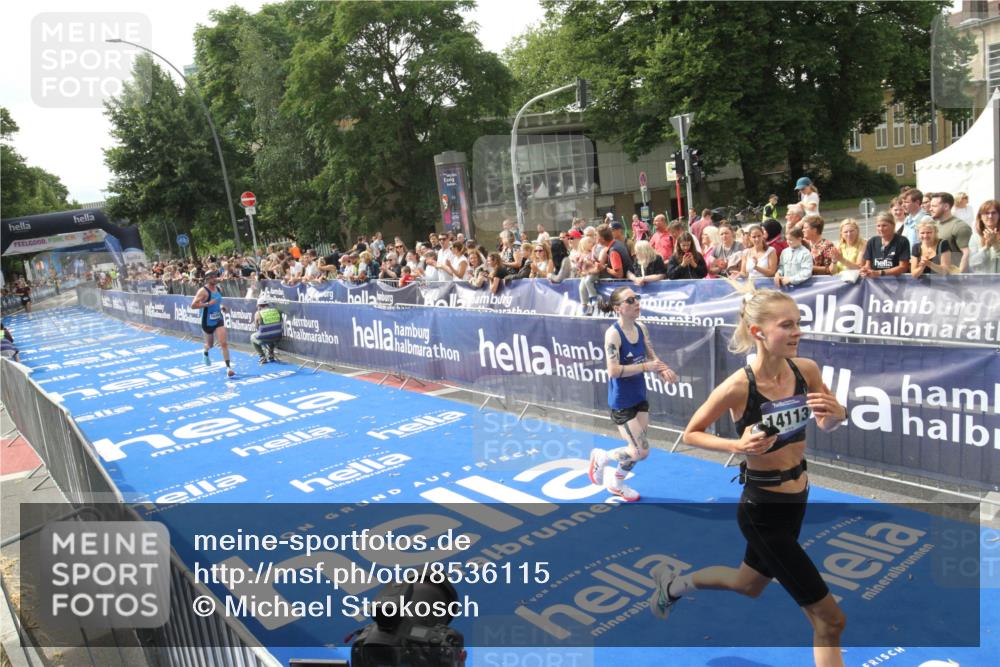 29.06.2025 - hella hamburg halbmarathon Michael Strokosch http://msf.ph/oto/8536115 29.06.2025 10:25:20 Ziel  meine-sportfotos.de