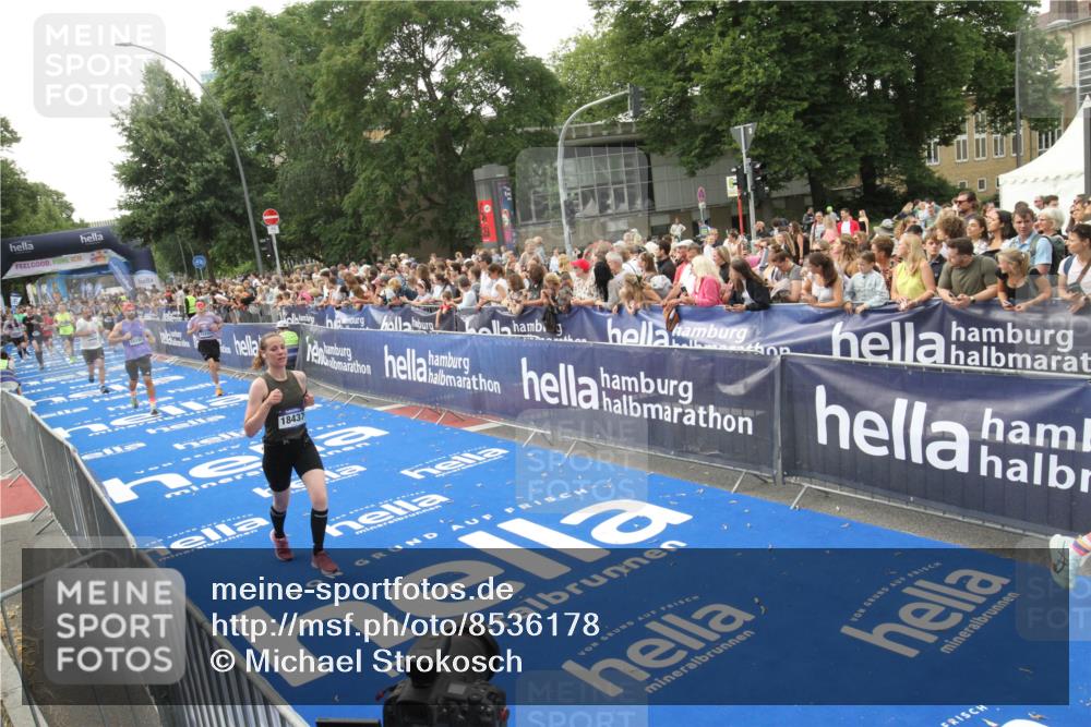 29.06.2025 - hella hamburg halbmarathon Michael Strokosch http://msf.ph/oto/8536178 29.06.2025 10:44:47 Ziel  meine-sportfotos.de