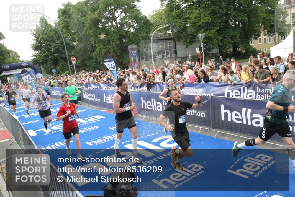 29.06.2025 - hella hamburg halbmarathon Michael Strokosch http://msf.ph/oto/8536209 29.06.2025 10:44:55 Ziel  meine-sportfotos.de