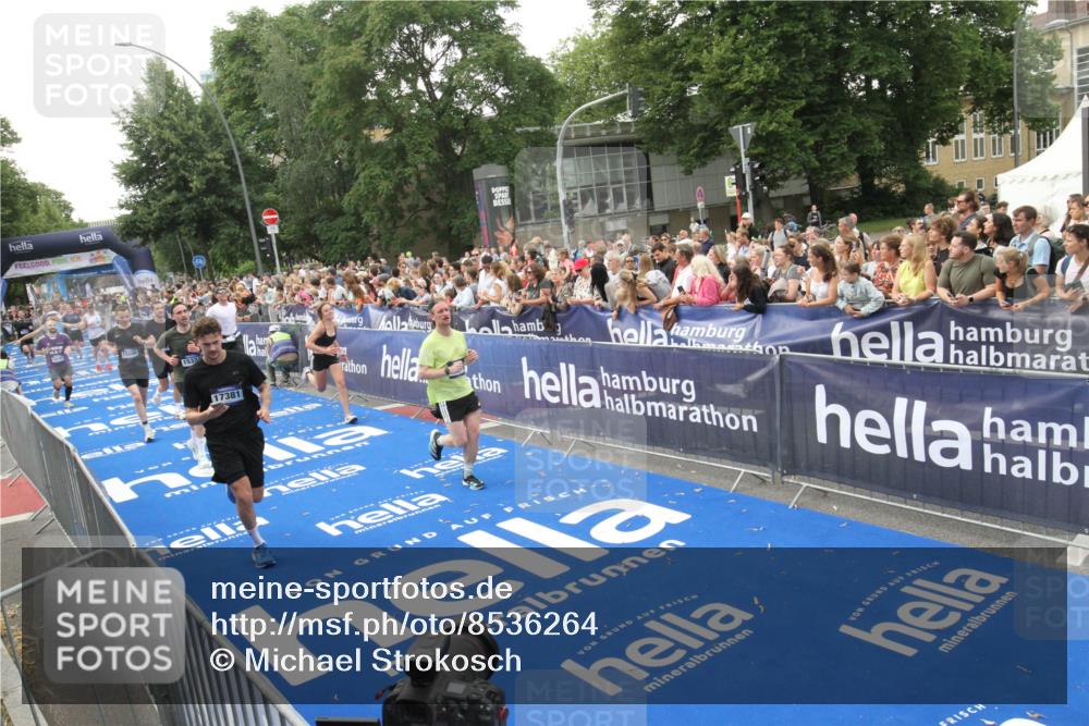 29.06.2025 - hella hamburg halbmarathon Michael Strokosch http://msf.ph/oto/8536264 29.06.2025 10:45:07 Ziel  meine-sportfotos.de