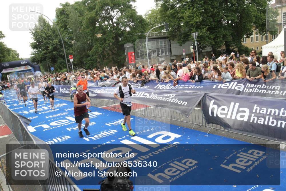 29.06.2025 - hella hamburg halbmarathon Michael Strokosch http://msf.ph/oto/8536340 29.06.2025 10:45:25 Ziel  meine-sportfotos.de