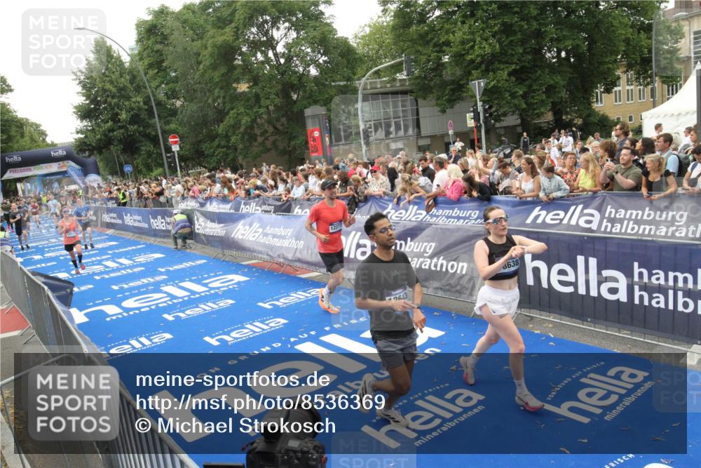 29.06.2025 - hella hamburg halbmarathon Michael Strokosch http://msf.ph/oto/8536369 29.06.2025 10:45:33 Ziel  meine-sportfotos.de