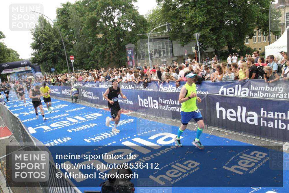 29.06.2025 - hella hamburg halbmarathon Michael Strokosch http://msf.ph/oto/8536412 29.06.2025 10:45:47 Ziel  meine-sportfotos.de