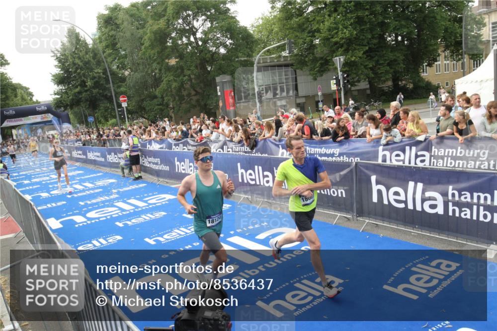 29.06.2025 - hella hamburg halbmarathon Michael Strokosch http://msf.ph/oto/8536437 29.06.2025 10:27:25 Ziel  meine-sportfotos.de