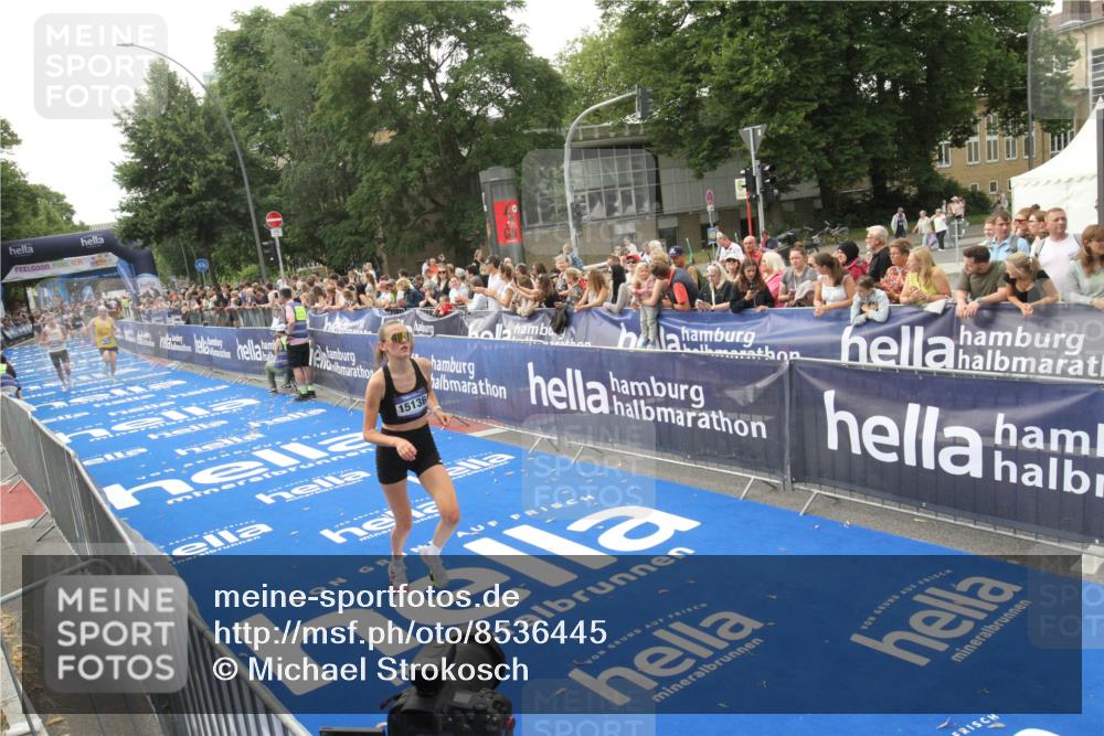 29.06.2025 - hella hamburg halbmarathon Michael Strokosch http://msf.ph/oto/8536445 29.06.2025 10:27:27 Ziel  meine-sportfotos.de
