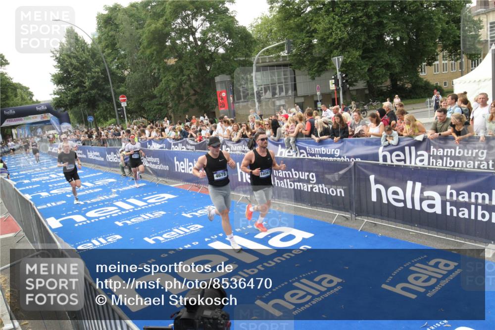 29.06.2025 - hella hamburg halbmarathon Michael Strokosch http://msf.ph/oto/8536470 29.06.2025 10:27:34 Ziel  meine-sportfotos.de