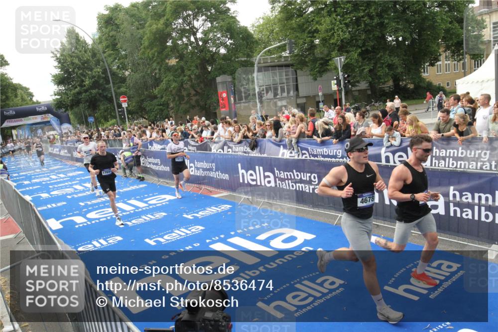 29.06.2025 - hella hamburg halbmarathon Michael Strokosch http://msf.ph/oto/8536474 29.06.2025 10:27:35 Ziel  meine-sportfotos.de