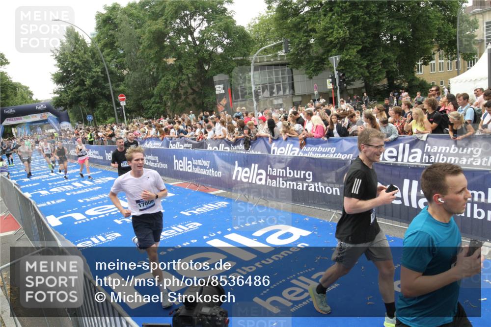 29.06.2025 - hella hamburg halbmarathon Michael Strokosch http://msf.ph/oto/8536486 29.06.2025 10:46:05 Ziel  meine-sportfotos.de