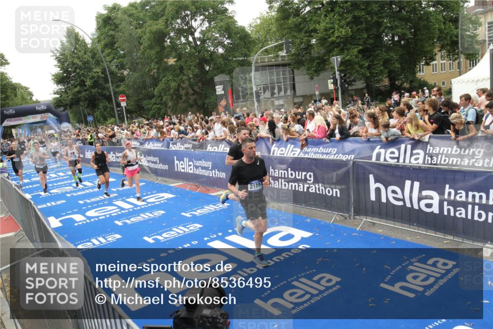 29.06.2025 - hella hamburg halbmarathon Michael Strokosch http://msf.ph/oto/8536495 29.06.2025 10:46:06 Ziel  meine-sportfotos.de