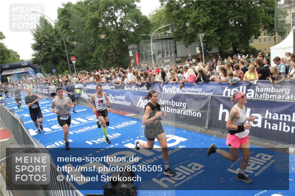 29.06.2025 - hella hamburg halbmarathon Michael Strokosch http://msf.ph/oto/8536505 29.06.2025 10:46:08 Ziel  meine-sportfotos.de