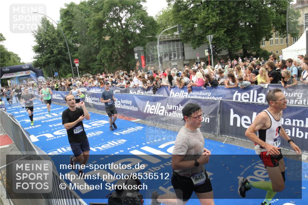 29.06.2025 - hella hamburg halbmarathon Michael Strokosch http://msf.ph/oto/8536512 29.06.2025 10:46:09 Ziel  meine-sportfotos.de