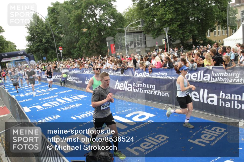 29.06.2025 - hella hamburg halbmarathon Michael Strokosch http://msf.ph/oto/8536524 29.06.2025 10:46:12 Ziel  meine-sportfotos.de
