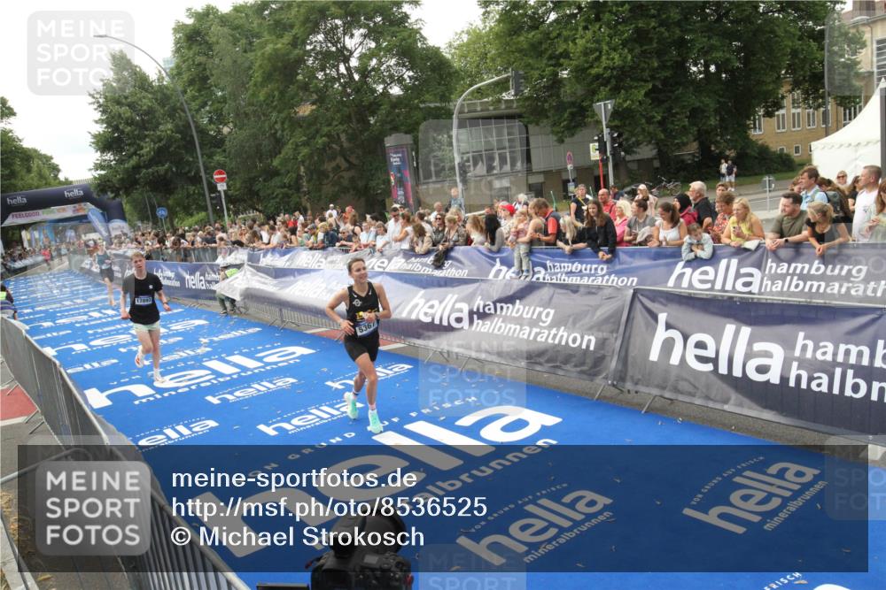 29.06.2025 - hella hamburg halbmarathon Michael Strokosch http://msf.ph/oto/8536525 29.06.2025 10:27:49 Ziel  meine-sportfotos.de