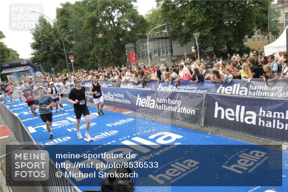 29.06.2025 - hella hamburg halbmarathon Michael Strokosch http://msf.ph/oto/8536533 29.06.2025 10:46:13 Ziel  meine-sportfotos.de