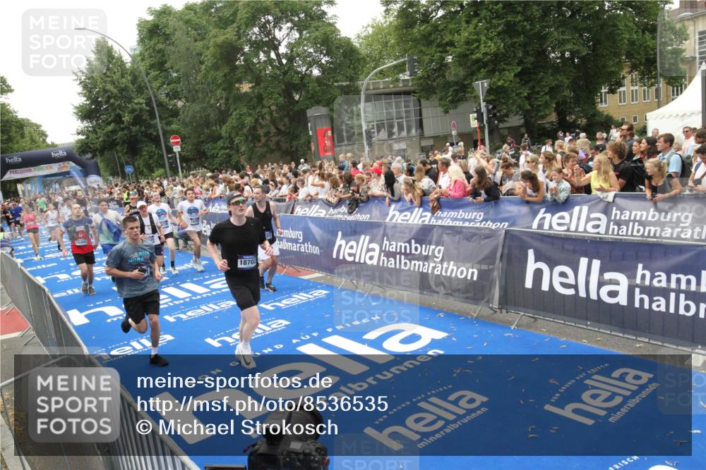 29.06.2025 - hella hamburg halbmarathon Michael Strokosch http://msf.ph/oto/8536535 29.06.2025 10:46:14 Ziel  meine-sportfotos.de