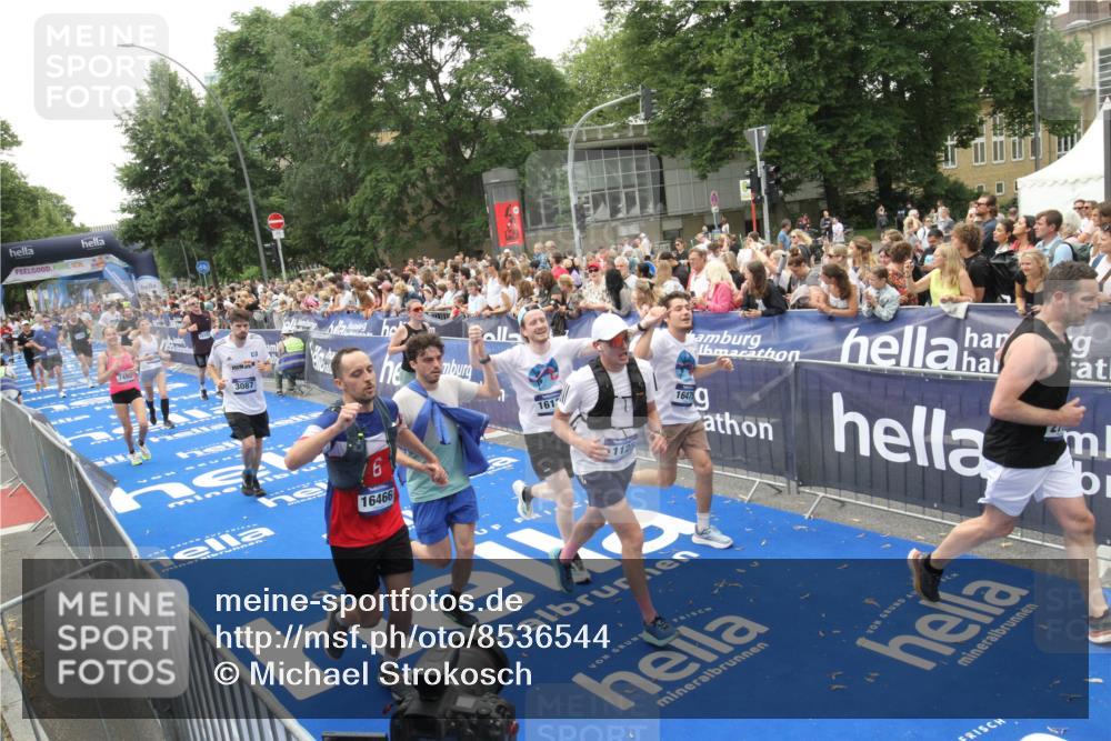 29.06.2025 - hella hamburg halbmarathon Michael Strokosch http://msf.ph/oto/8536544 29.06.2025 10:46:16 Ziel  meine-sportfotos.de