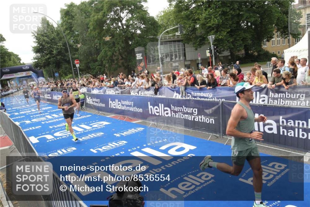 29.06.2025 - hella hamburg halbmarathon Michael Strokosch http://msf.ph/oto/8536554 29.06.2025 10:28:05 Ziel  meine-sportfotos.de