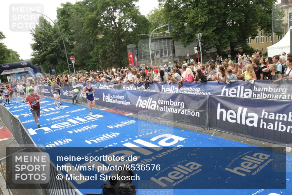 29.06.2025 - hella hamburg halbmarathon Michael Strokosch http://msf.ph/oto/8536576 29.06.2025 10:46:24 Ziel  meine-sportfotos.de