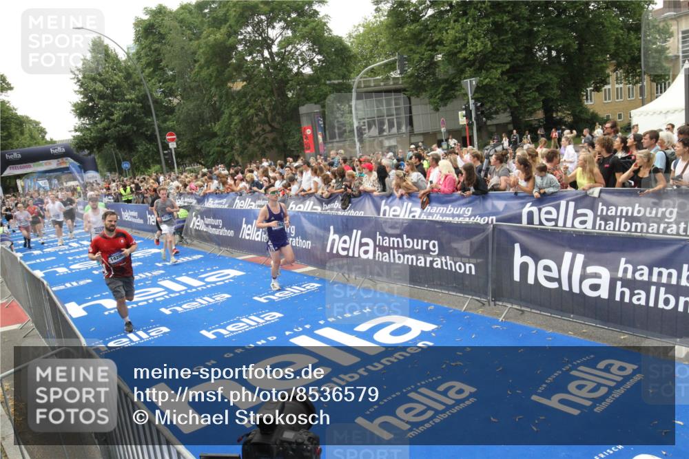 29.06.2025 - hella hamburg halbmarathon Michael Strokosch http://msf.ph/oto/8536579 29.06.2025 10:46:25 Ziel  meine-sportfotos.de