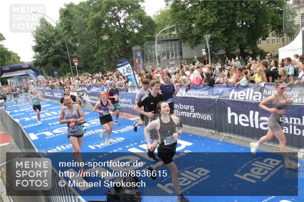 29.06.2025 - hella hamburg halbmarathon Michael Strokosch http://msf.ph/oto/8536615 29.06.2025 10:46:32 Ziel  meine-sportfotos.de