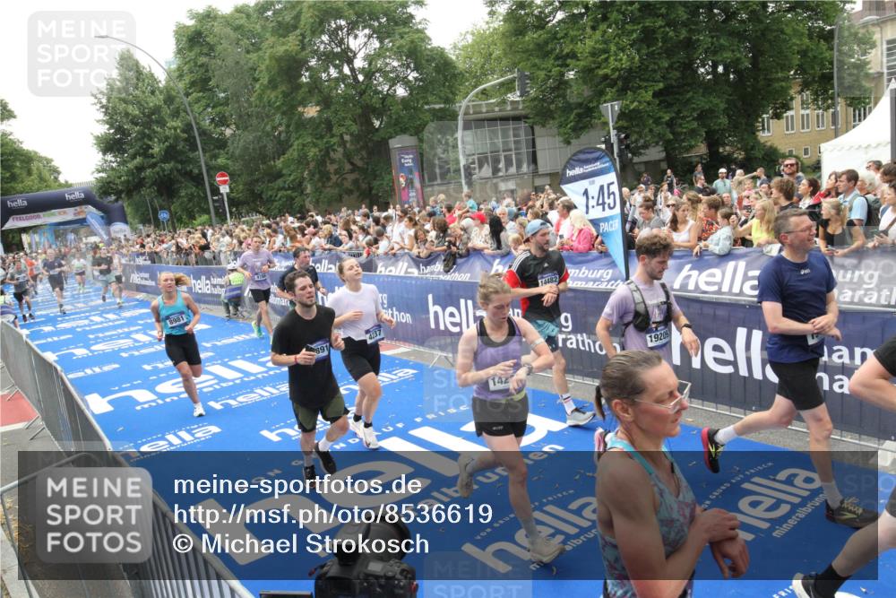 29.06.2025 - hella hamburg halbmarathon Michael Strokosch http://msf.ph/oto/8536619 29.06.2025 10:46:33 Ziel  meine-sportfotos.de