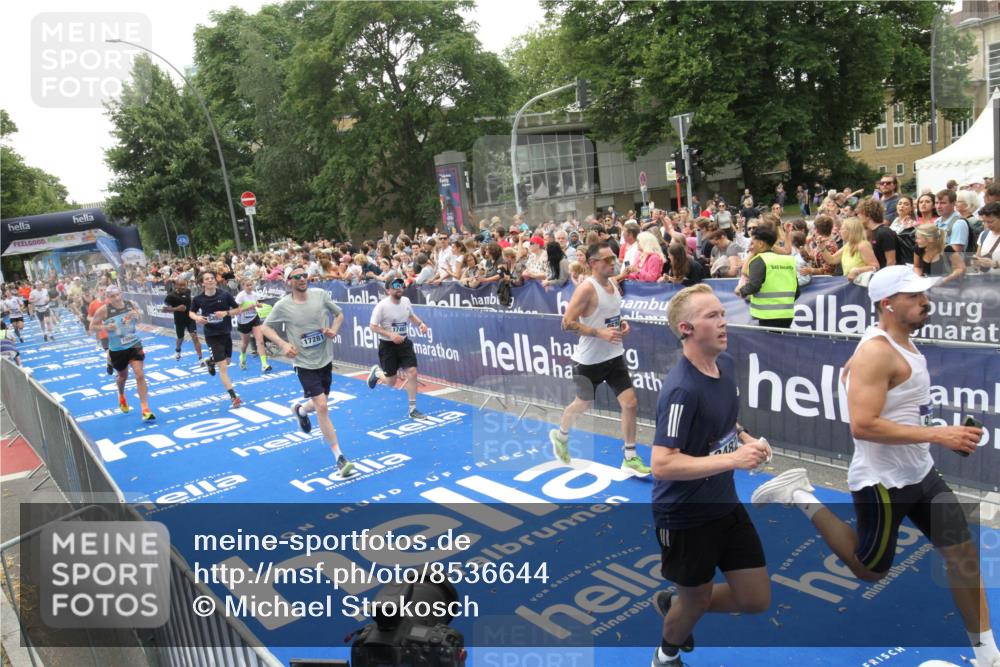 29.06.2025 - hella hamburg halbmarathon Michael Strokosch http://msf.ph/oto/8536644 29.06.2025 10:46:38 Ziel  meine-sportfotos.de
