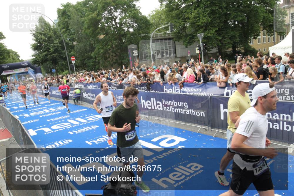 29.06.2025 - hella hamburg halbmarathon Michael Strokosch http://msf.ph/oto/8536675 29.06.2025 10:46:45 Ziel  meine-sportfotos.de