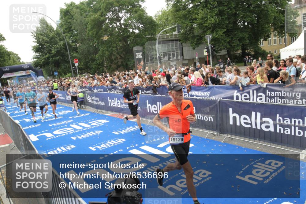 29.06.2025 - hella hamburg halbmarathon Michael Strokosch http://msf.ph/oto/8536696 29.06.2025 10:46:50 Ziel  meine-sportfotos.de
