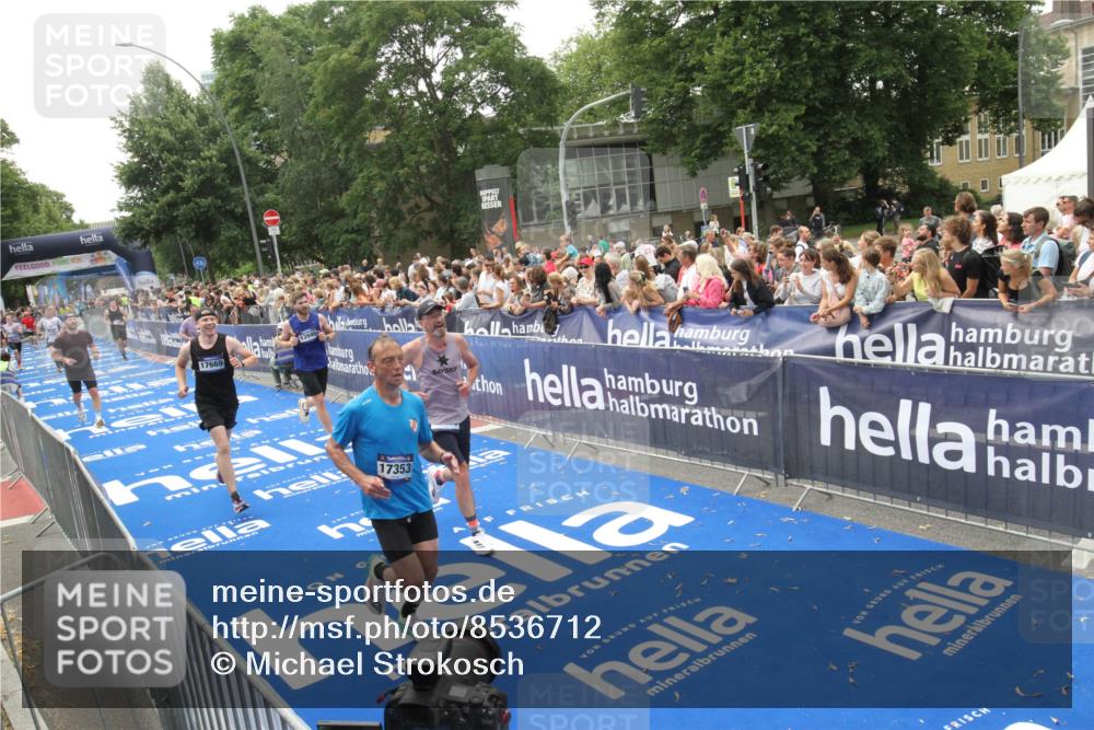 29.06.2025 - hella hamburg halbmarathon Michael Strokosch http://msf.ph/oto/8536712 29.06.2025 10:46:54 Ziel  meine-sportfotos.de