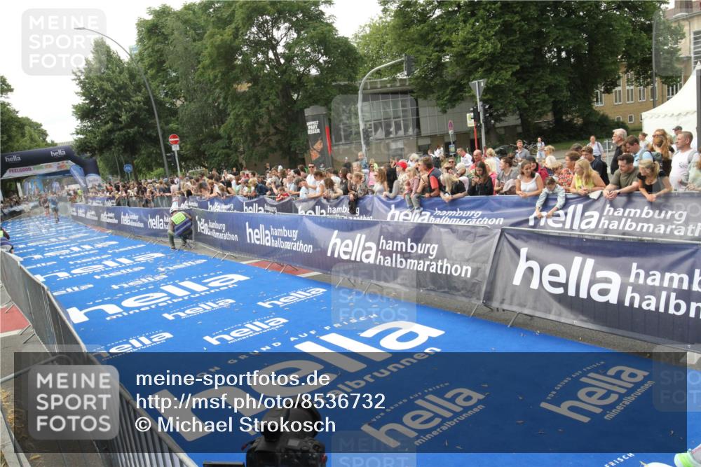 29.06.2025 - hella hamburg halbmarathon Michael Strokosch http://msf.ph/oto/8536732 29.06.2025 10:28:55 Ziel  meine-sportfotos.de